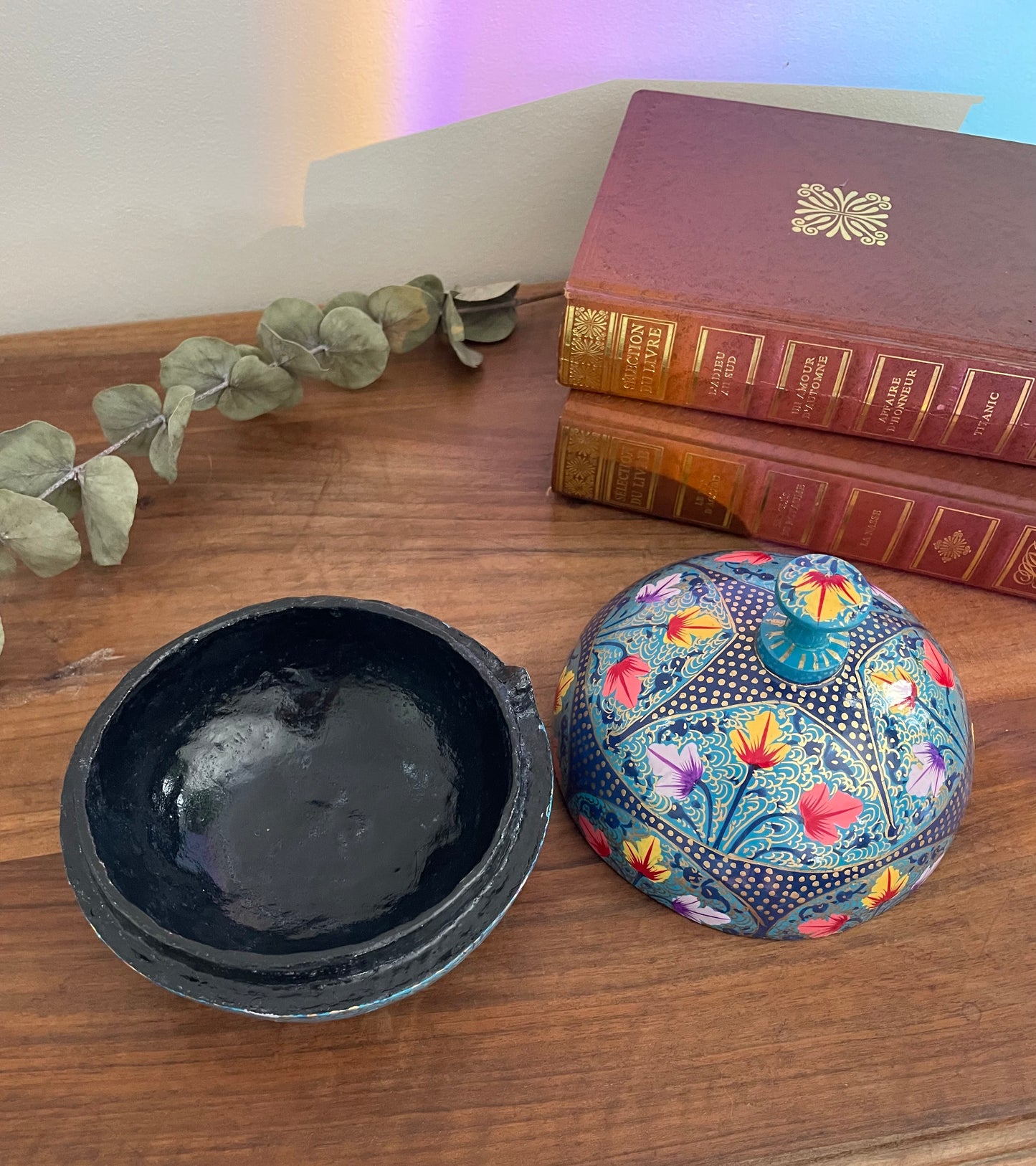 Boîte en papier mâché peint main