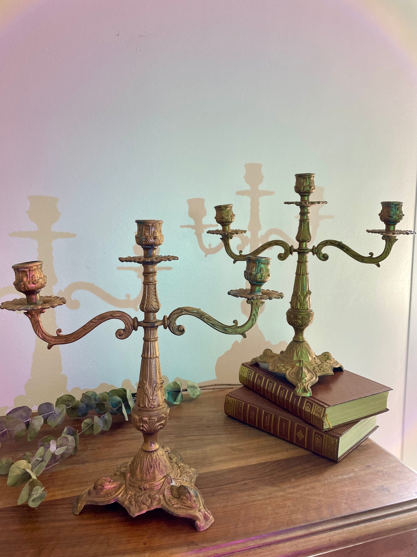 Paire de chandeliers dorés