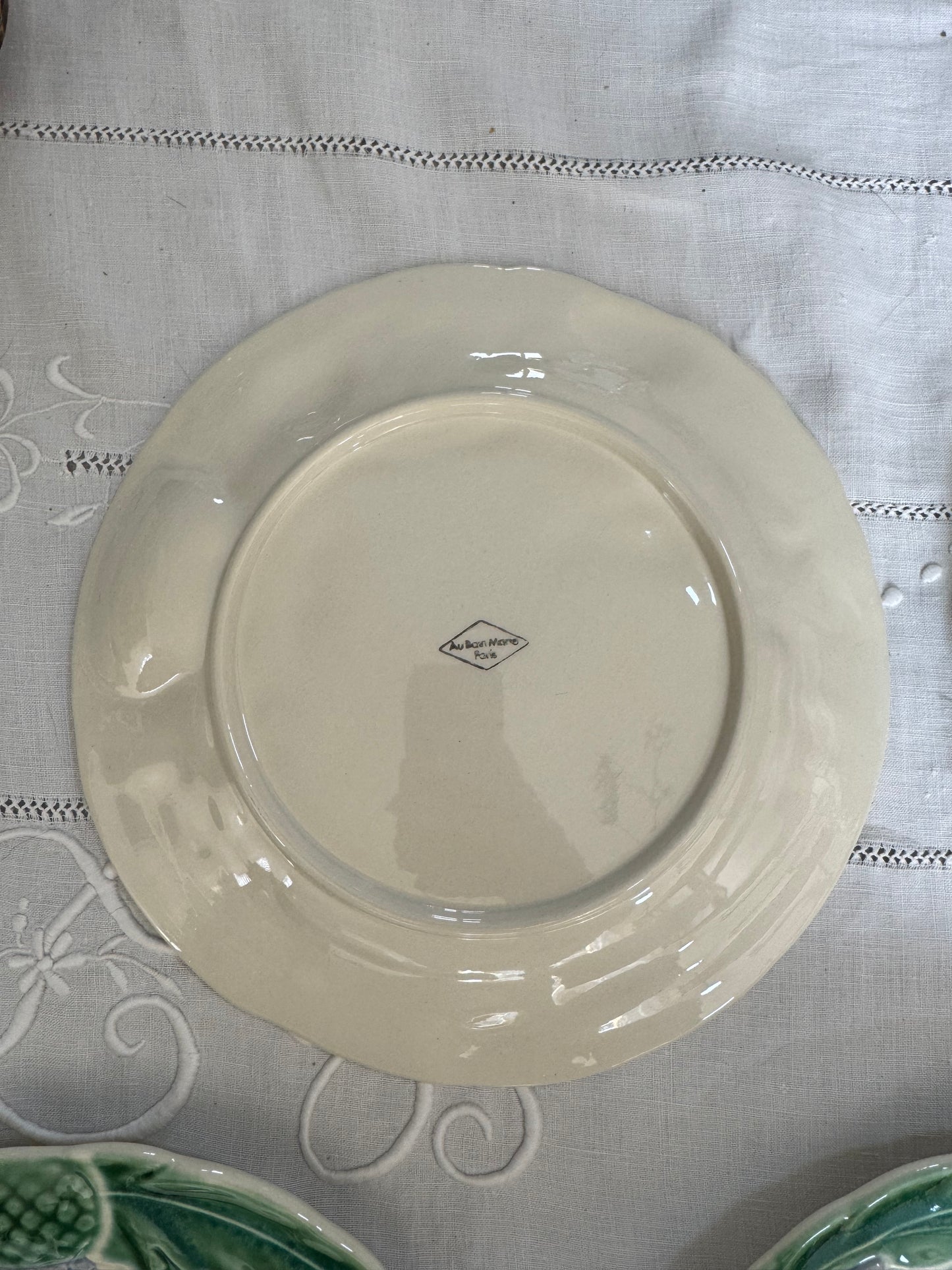 Lot de 8 assiettes en barbotine asperges