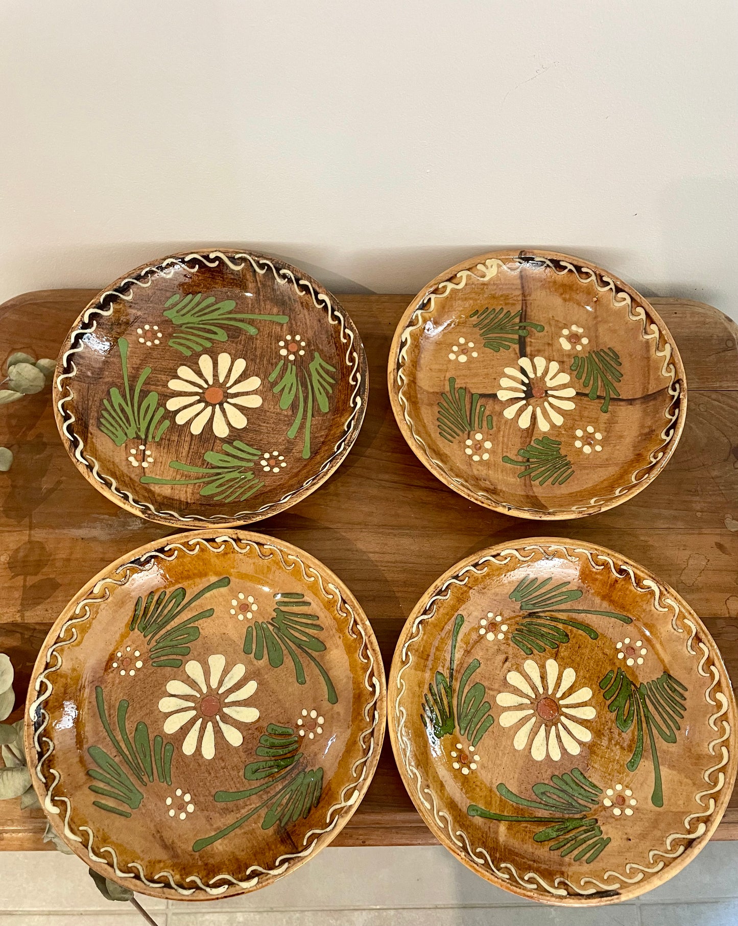 Lot 5 assiettes en terre cuite -vernissé