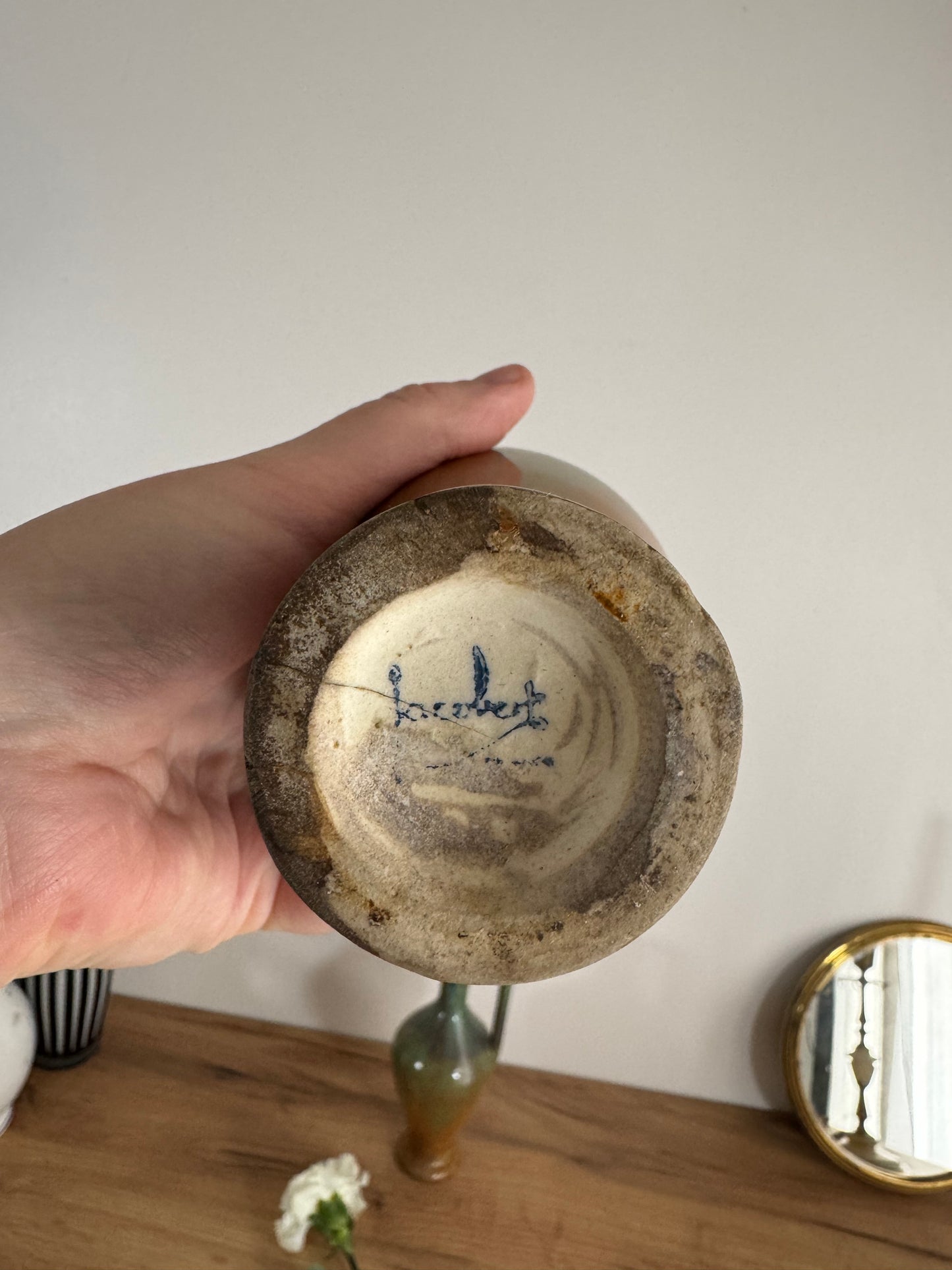 Lot de 2 pichets en céramique signés