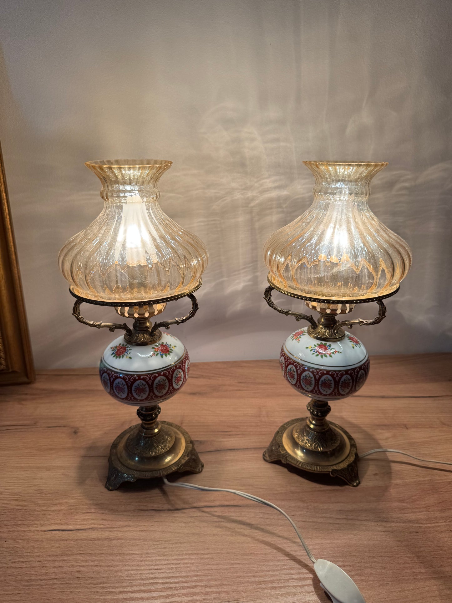 Paire de lampes vintage en porcelaine