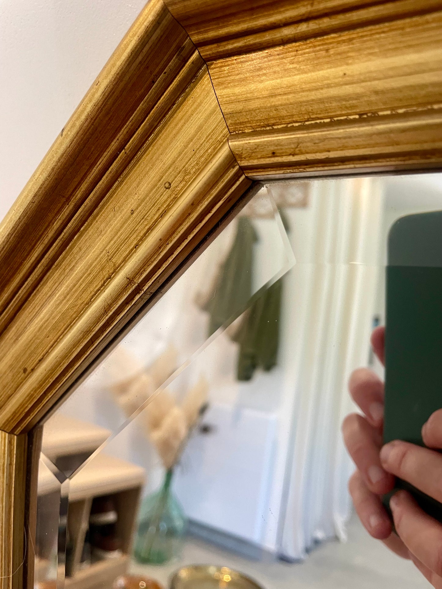 Miroir biseauté en bois doré vintage