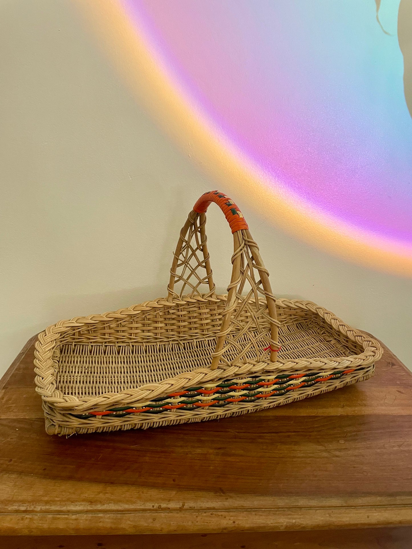 Panier en rotin et scoubidou vintage
