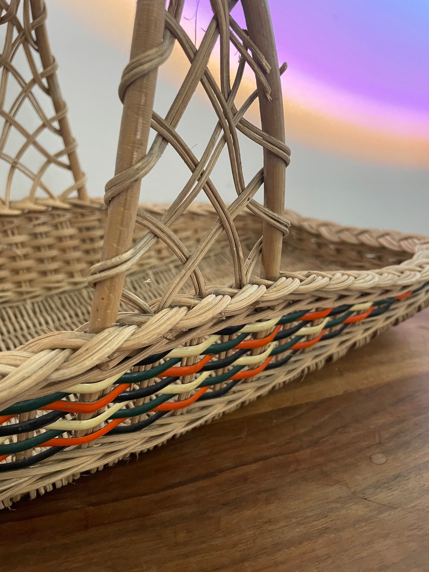 Panier en rotin et scoubidou vintage