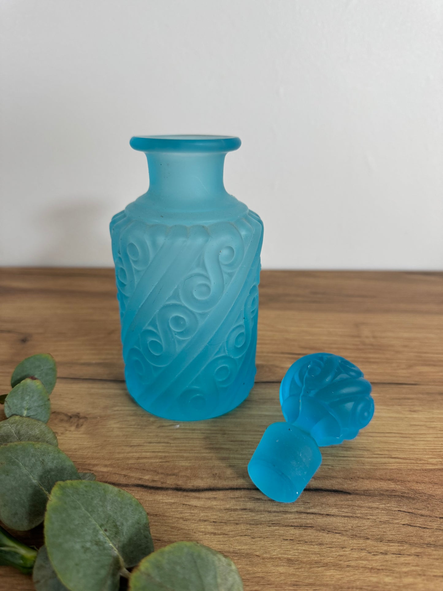 Flacon bleu parfum vintage