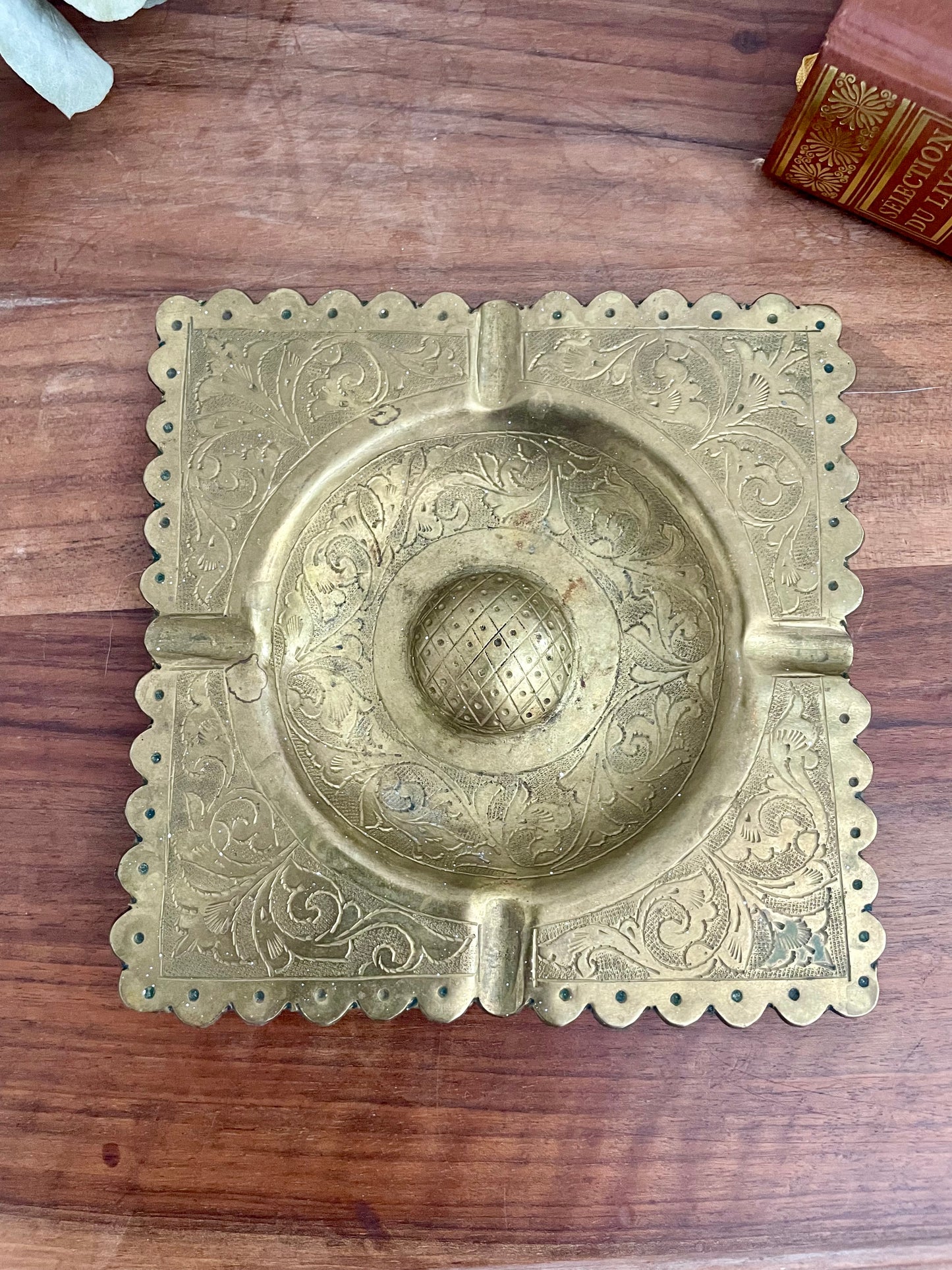 Cendrier doré oriental