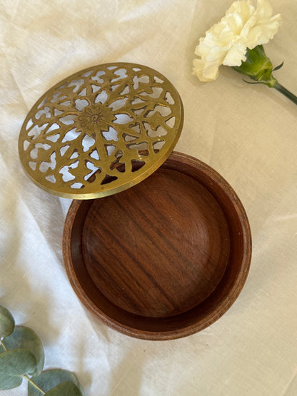Boîte en bois et laiton