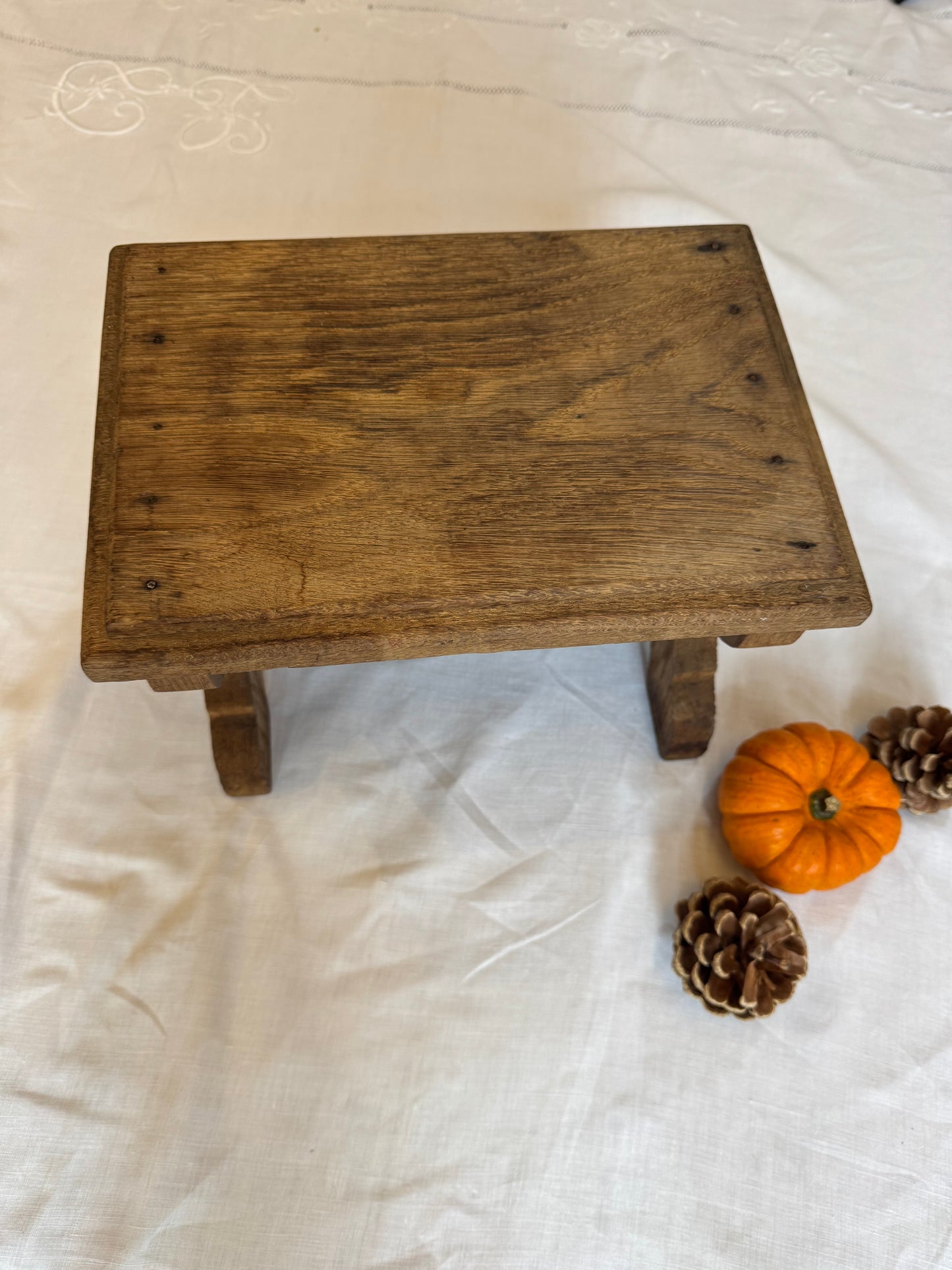 Tabouret en bois brut vintage