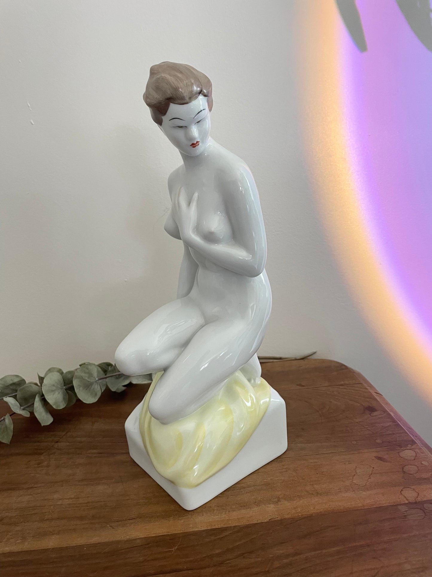 Statue dame nue porcelaine Hollohaza Hongroise