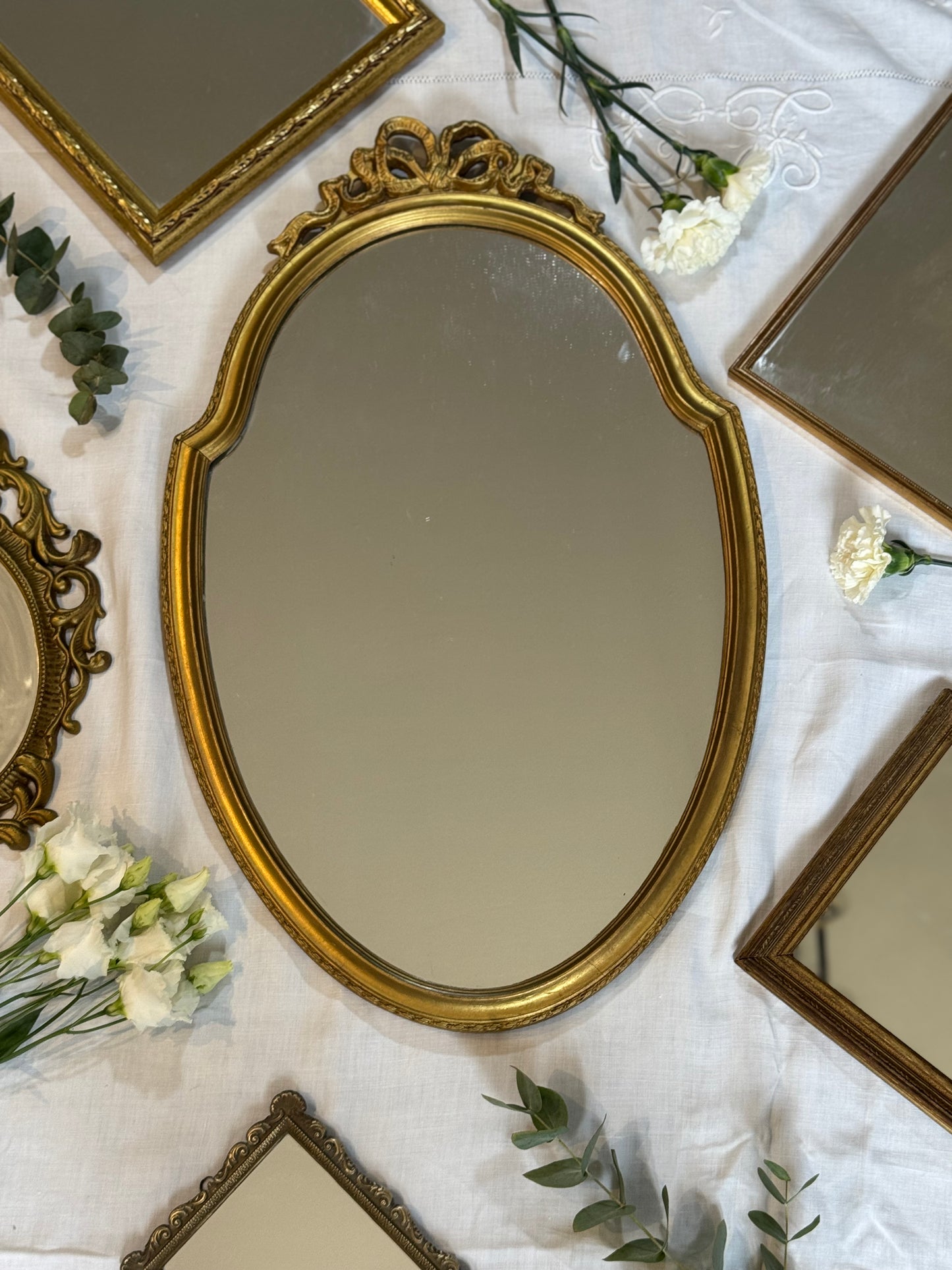 Miroir vintage doré en bois