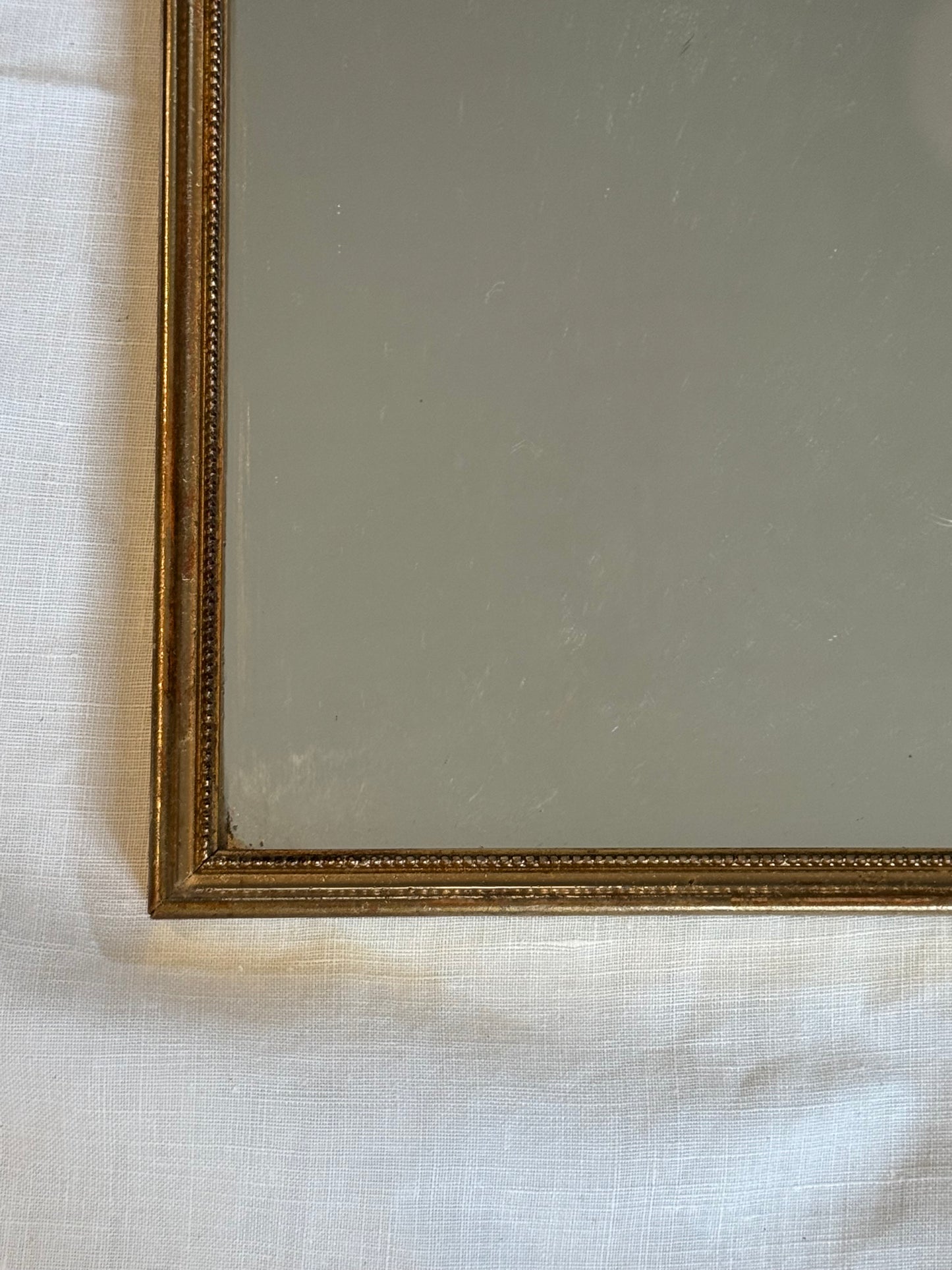 Miroir rectangulaire vintage doré en bois