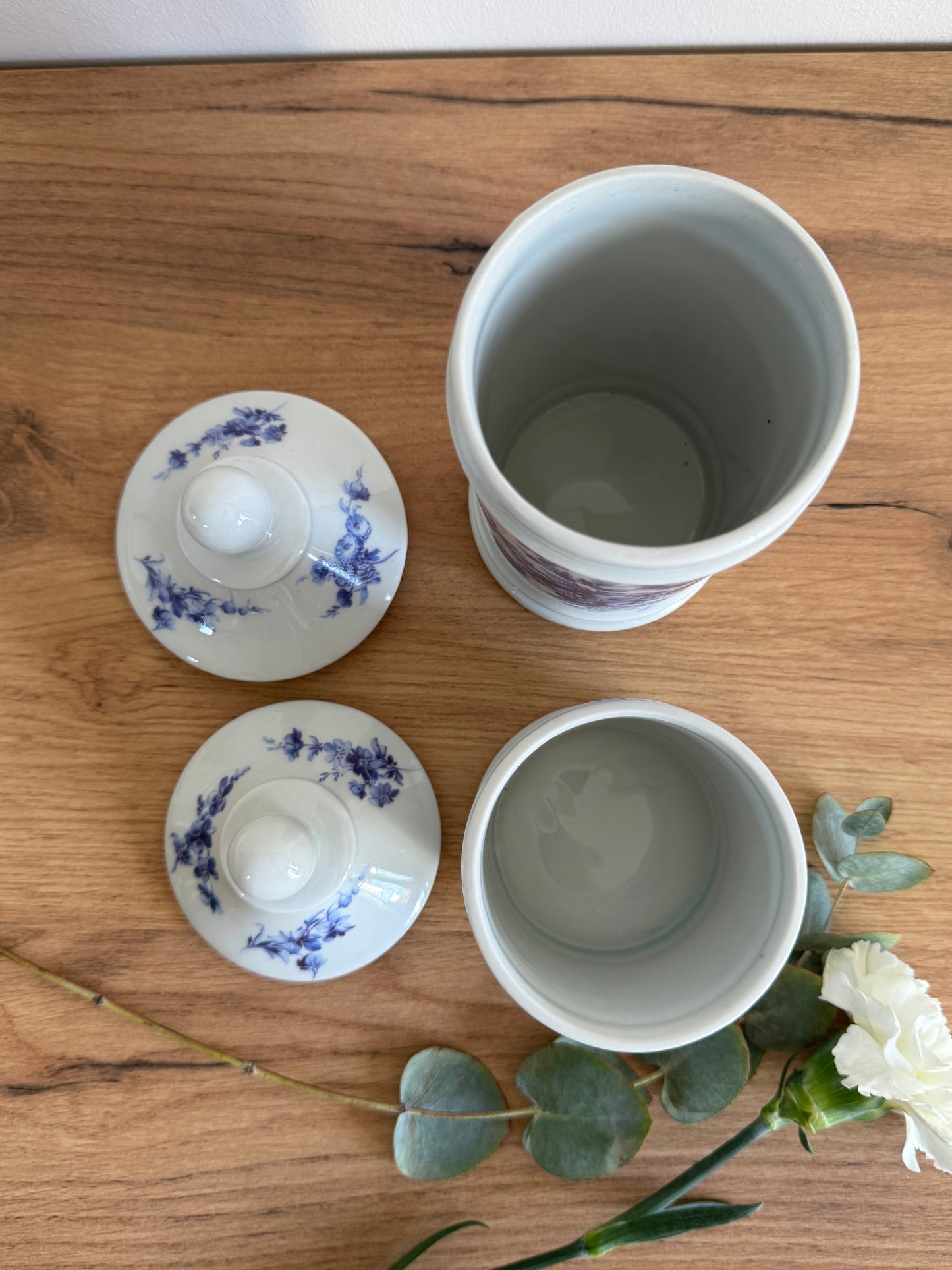 Lot deux pots en porcelaine vintage