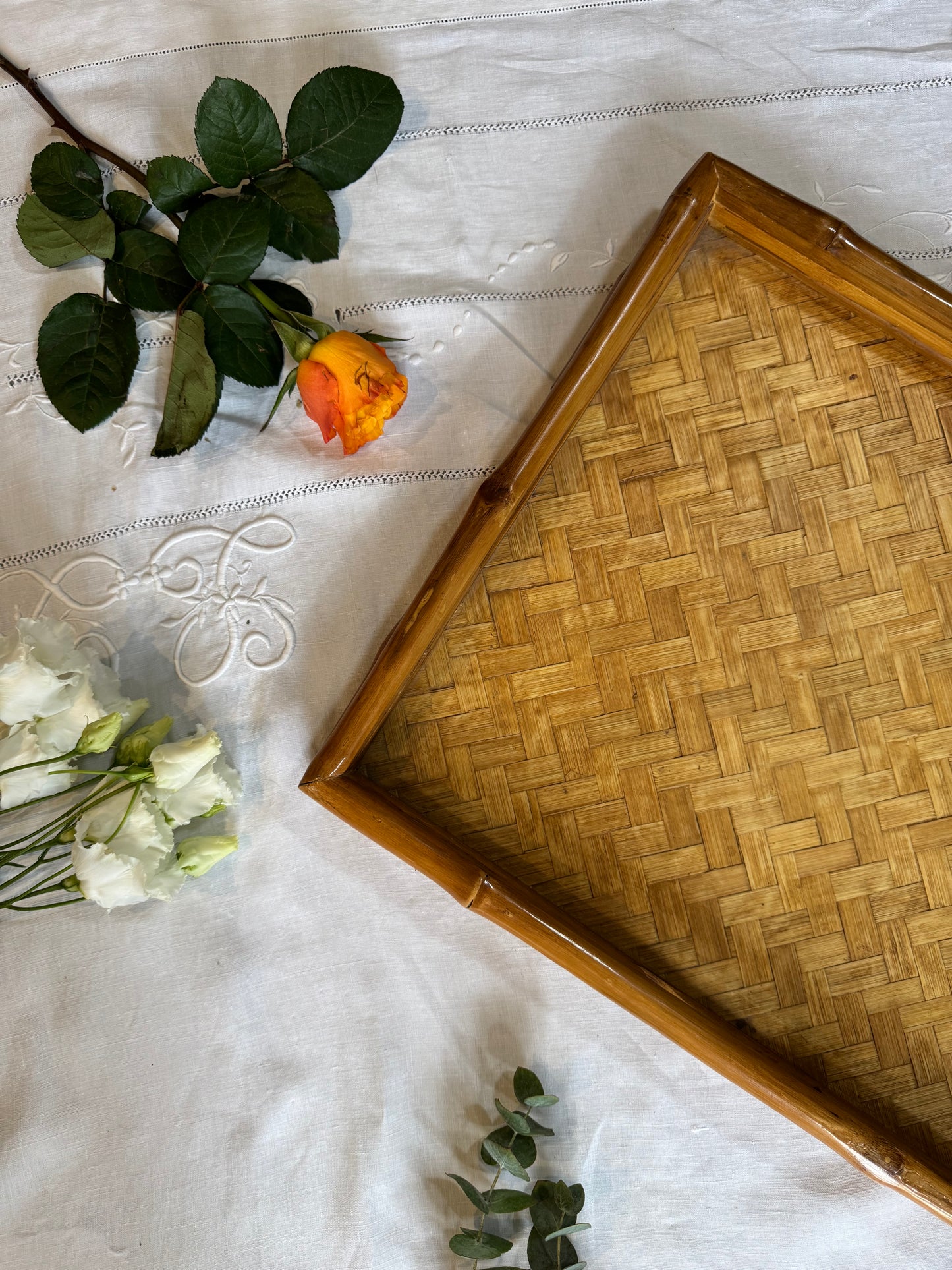 Plateau en rotin et bambou