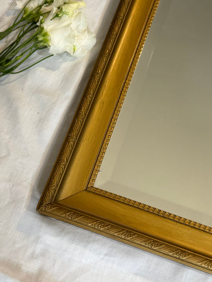Grand miroir en bois doré vintage