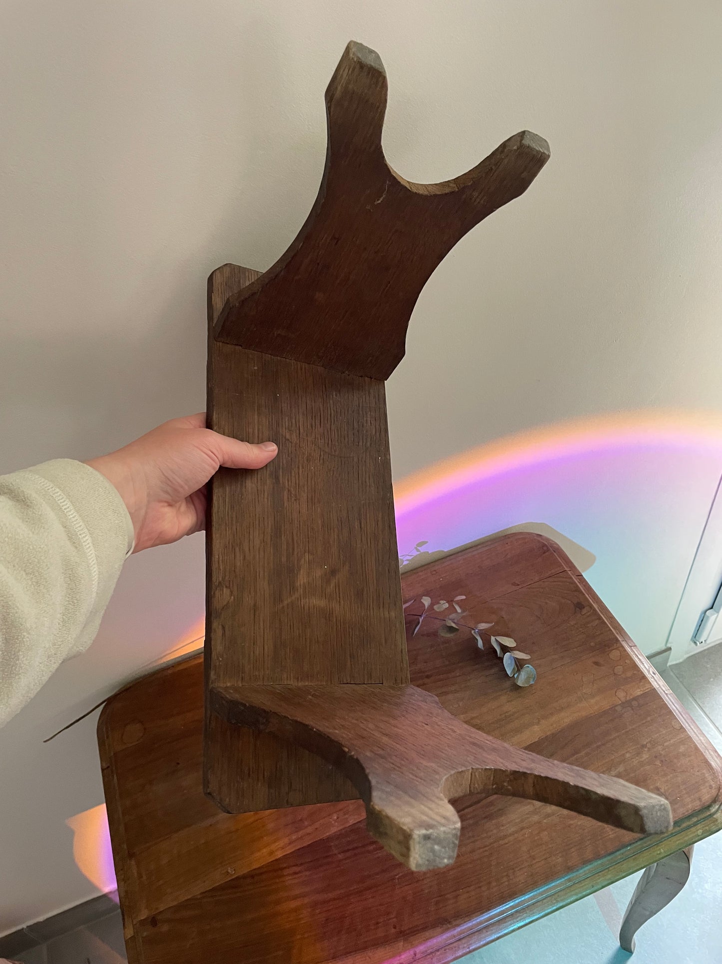 Petit tabouret en bois rustique