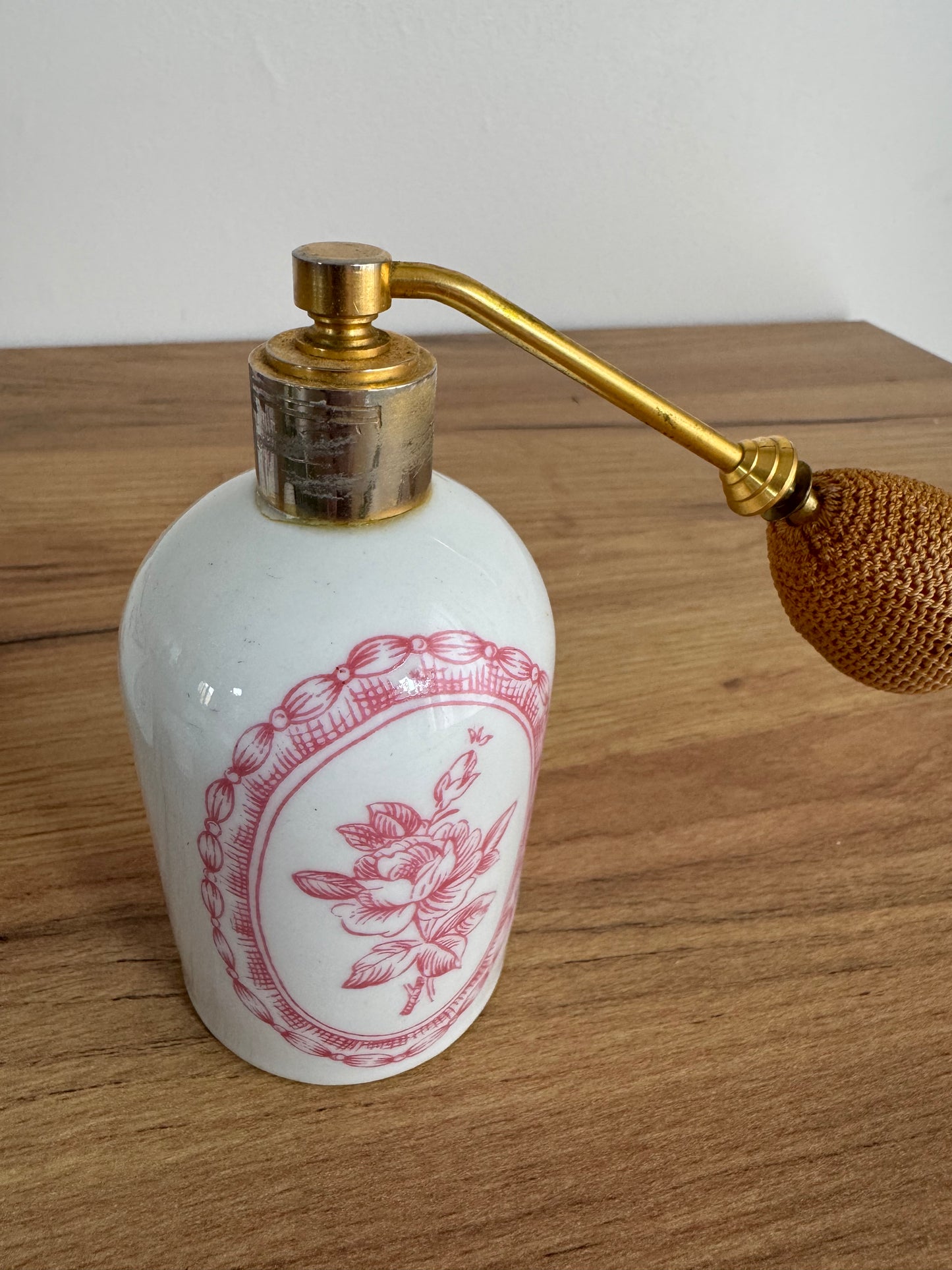 Flacon parfum et son vaporisateur vintage
