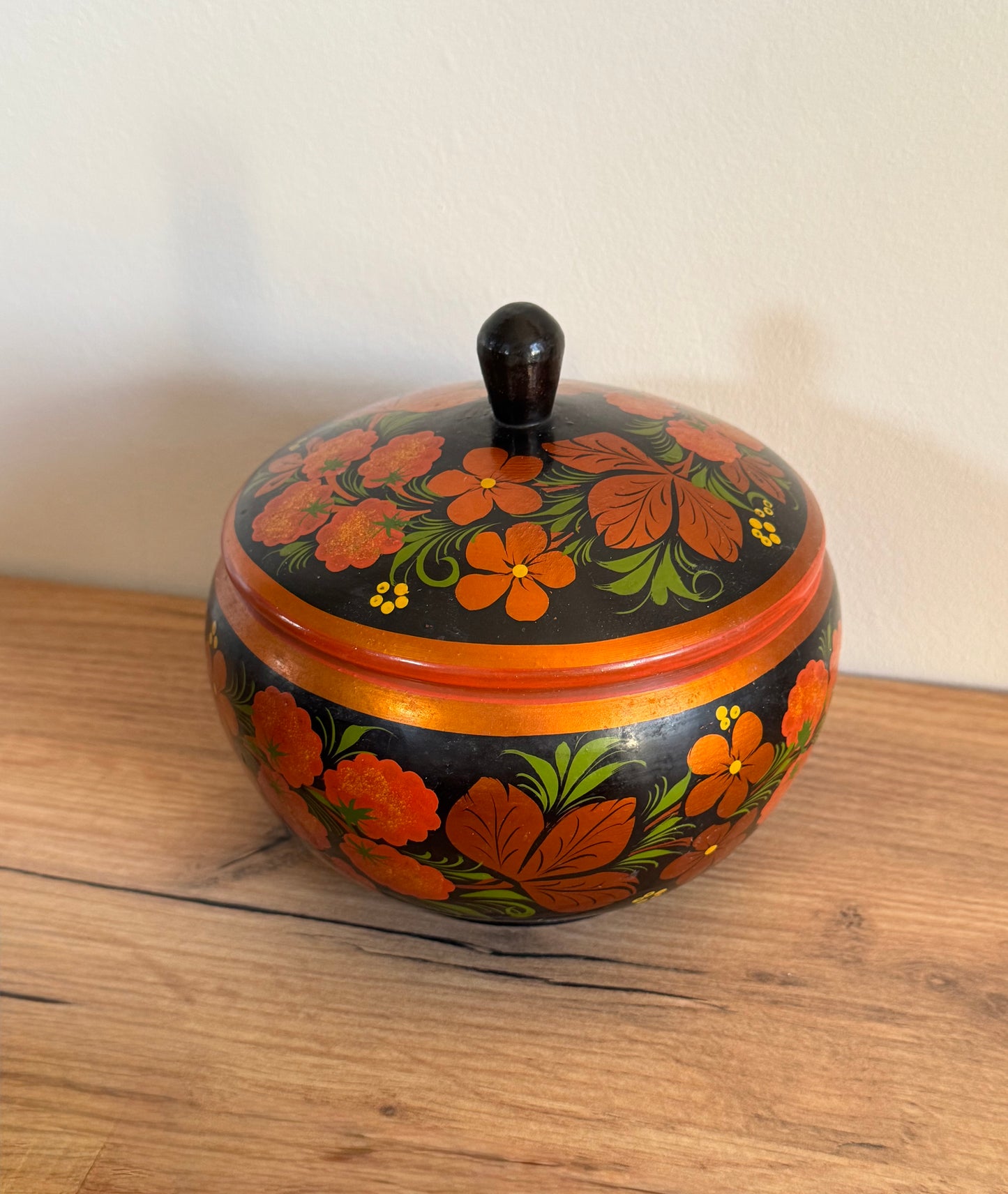 Boîte en bois laqué vintage
