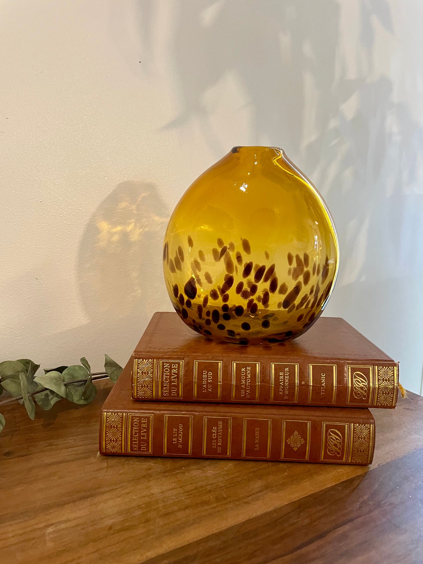 Vase en verre soufflé vintage tacheté