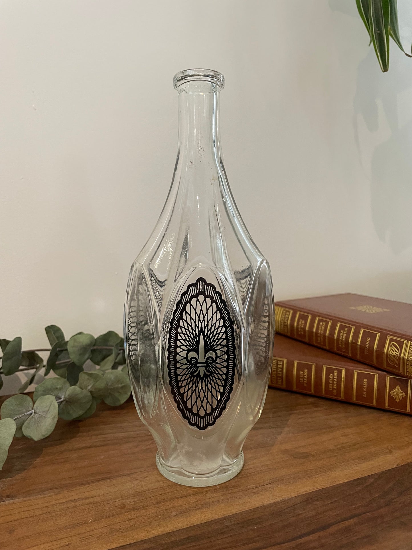 Carafe, bouteille fleur de lys