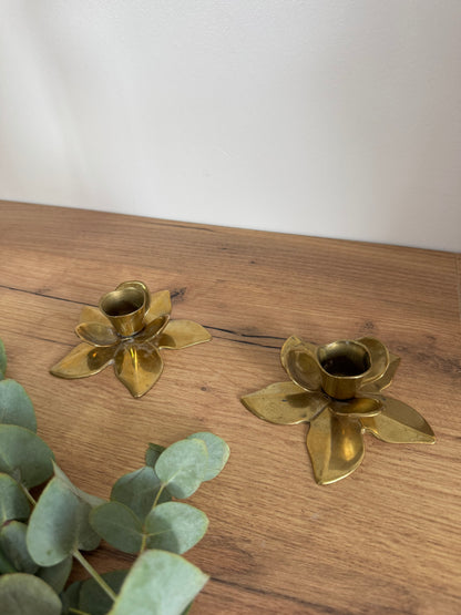 Bougeoirs en fleurs laiton