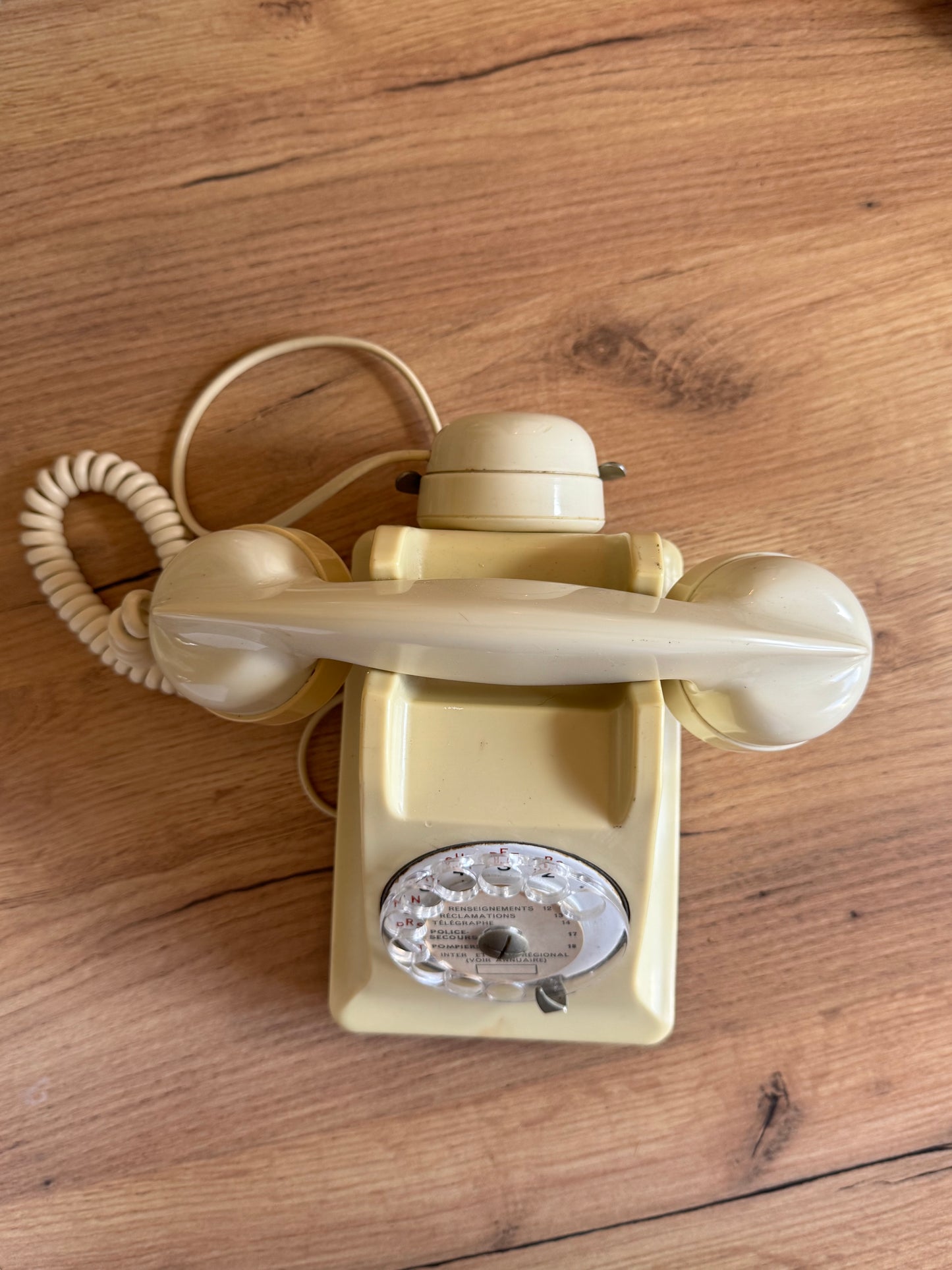 Téléphone ancien Bakélite crème
