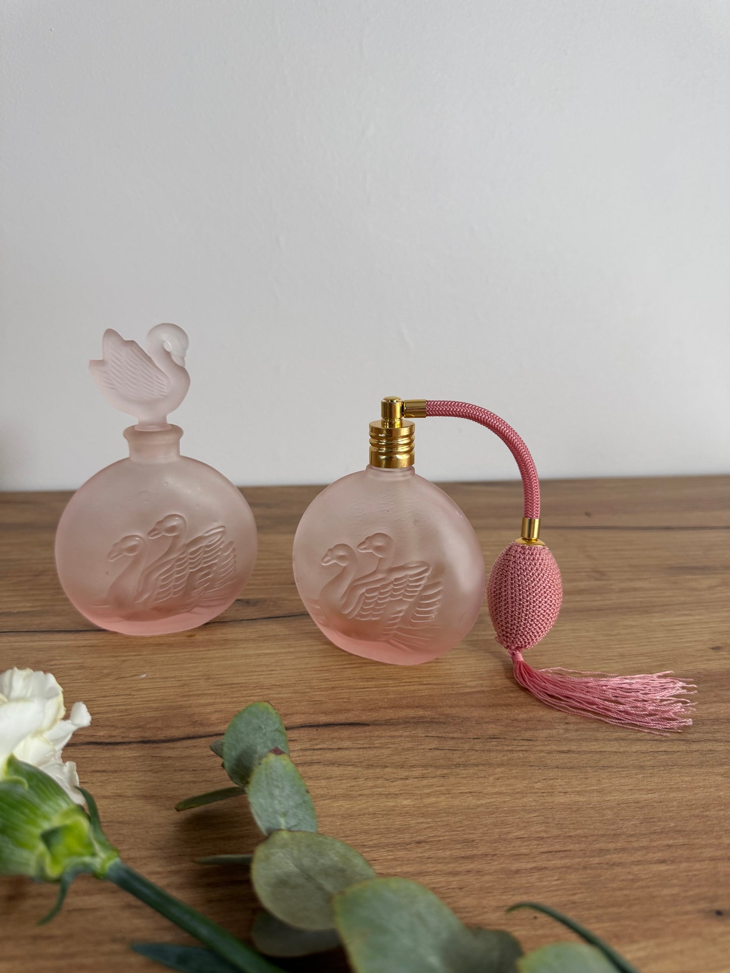 Flacon parfum et son vaporisateur vintage