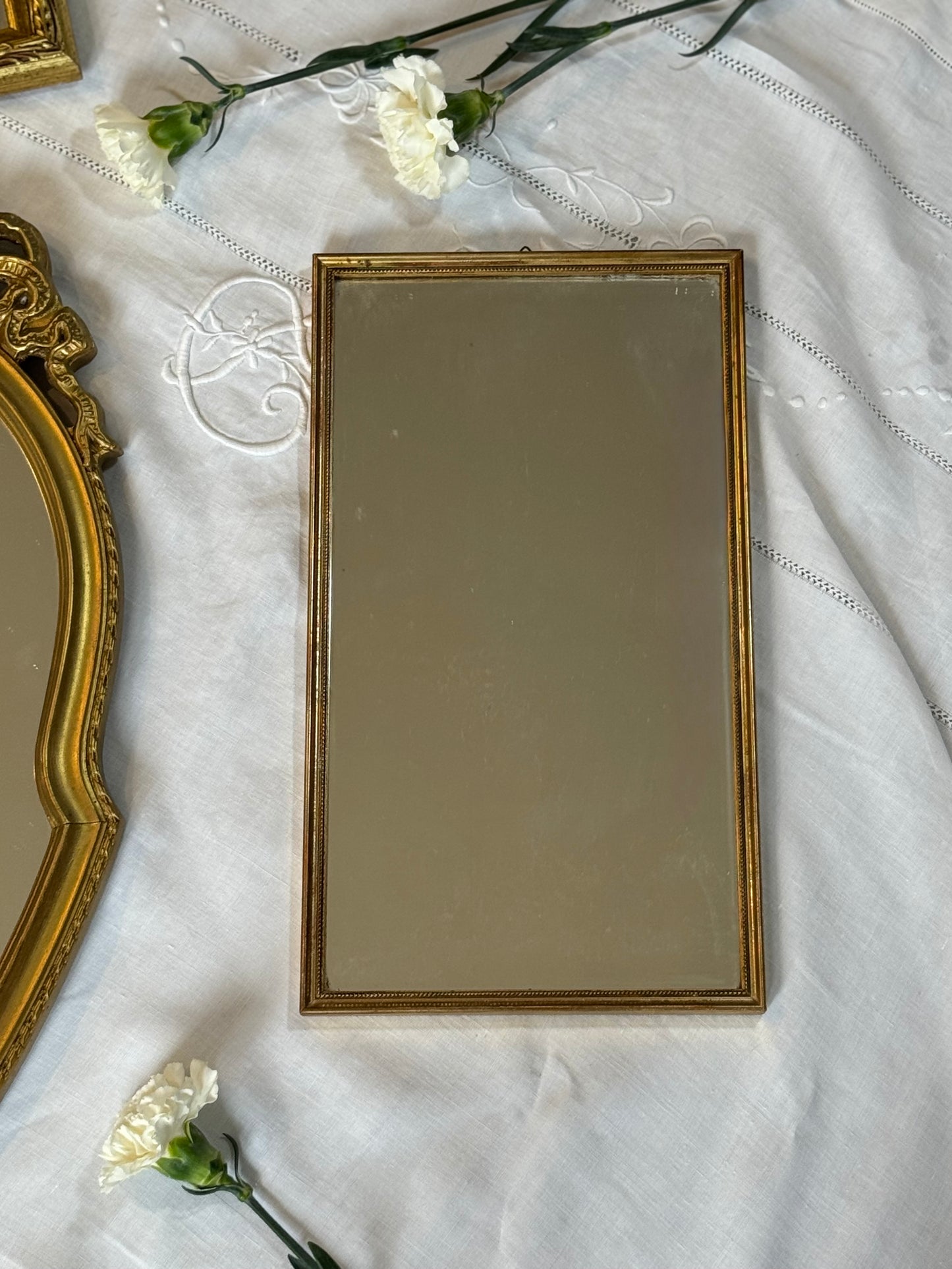 Miroir rectangulaire vintage doré en bois
