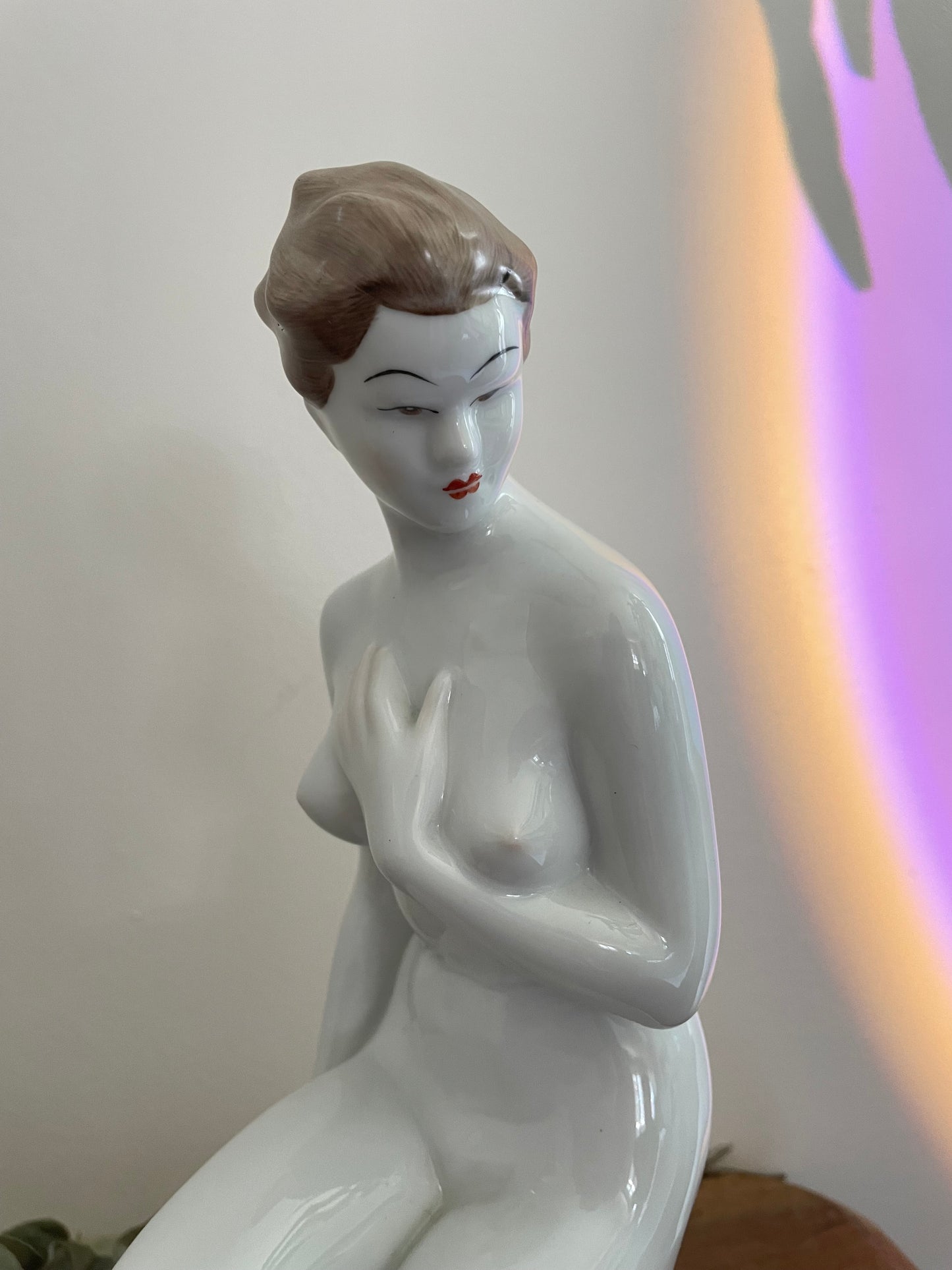 Statue dame nue porcelaine Hollohaza Hongroise