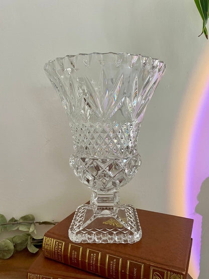 Magnifique grand vase en cristal ciselé