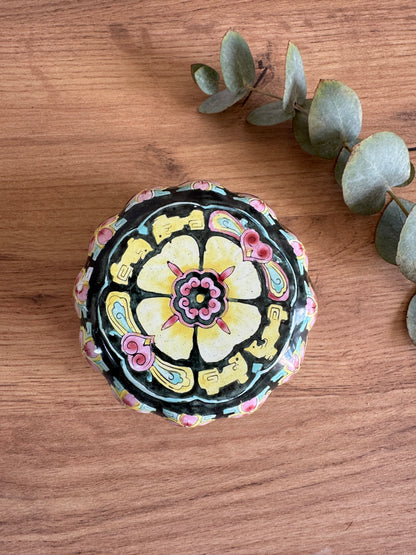 Boîte émaillée ancienne