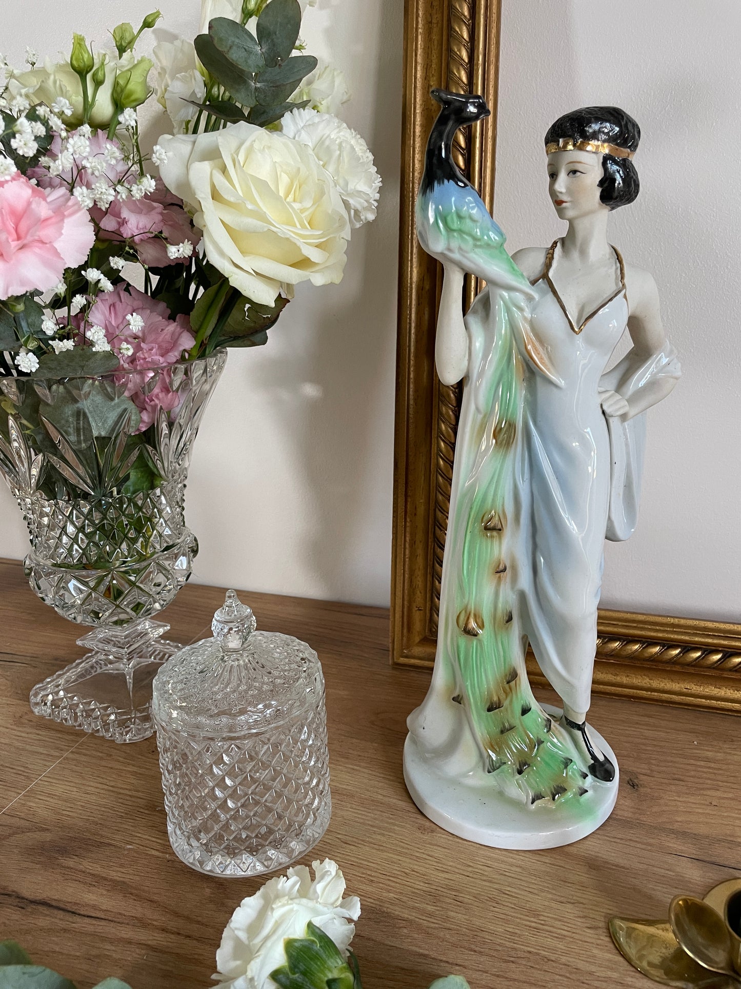 Sculpture la dame au paon vintage