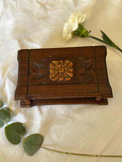 Boîte à musique en bois vintage