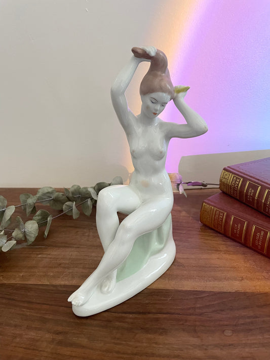 Sculpture dame nue porcelaine Aquincum Hongroise