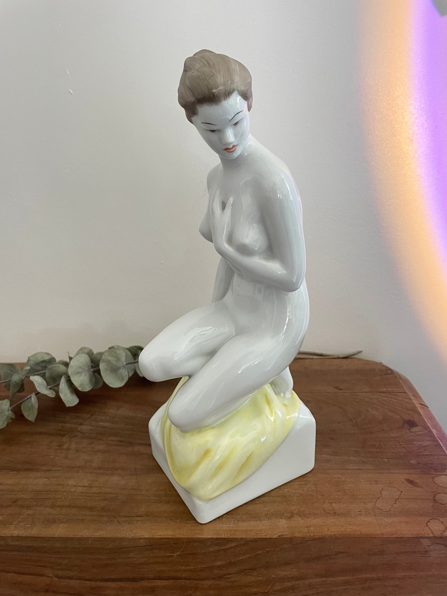 Statue dame nue porcelaine Hollohaza Hongroise