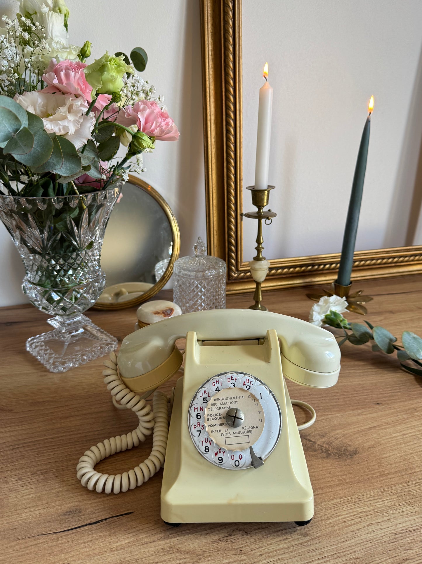 Téléphone ancien Bakélite crème