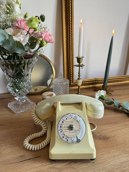 Téléphone ancien Bakélite crème