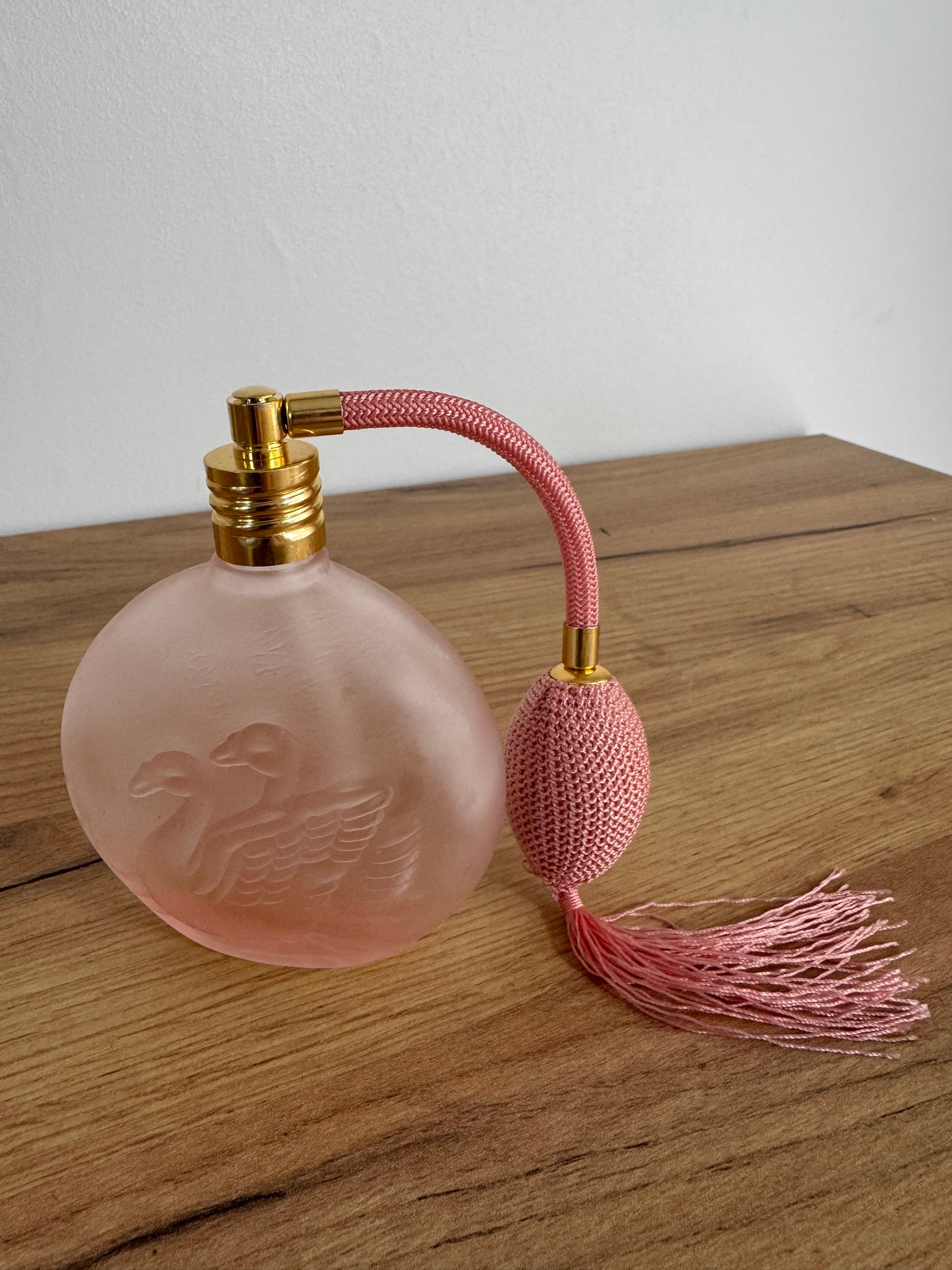 Flacon parfum et son vaporisateur vintage