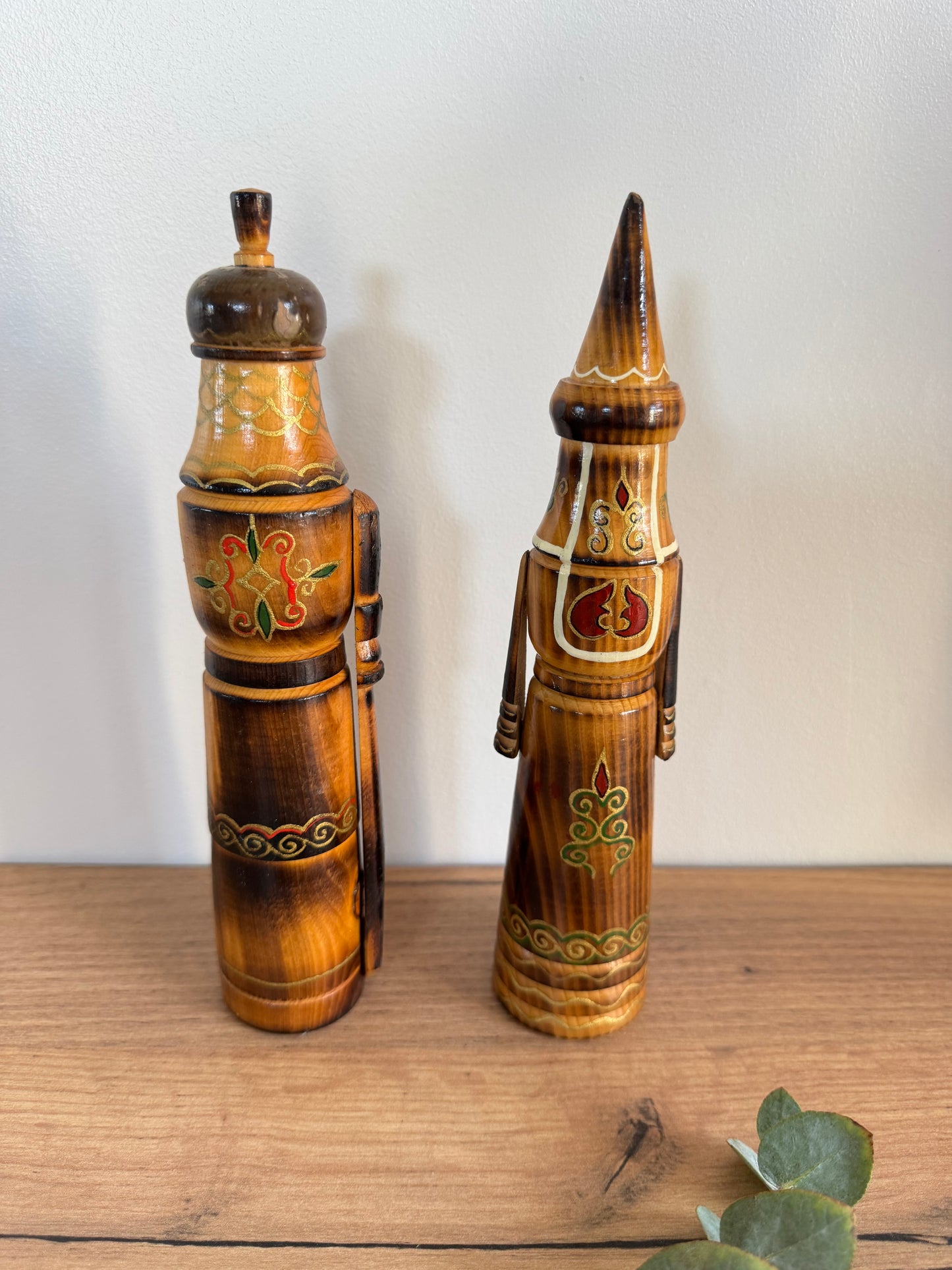 Figurines asiatiques en bois