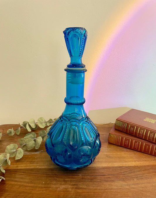 Carafe originale en verre bleu