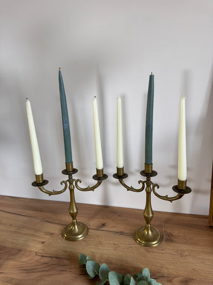Paire de chandeliers en laiton