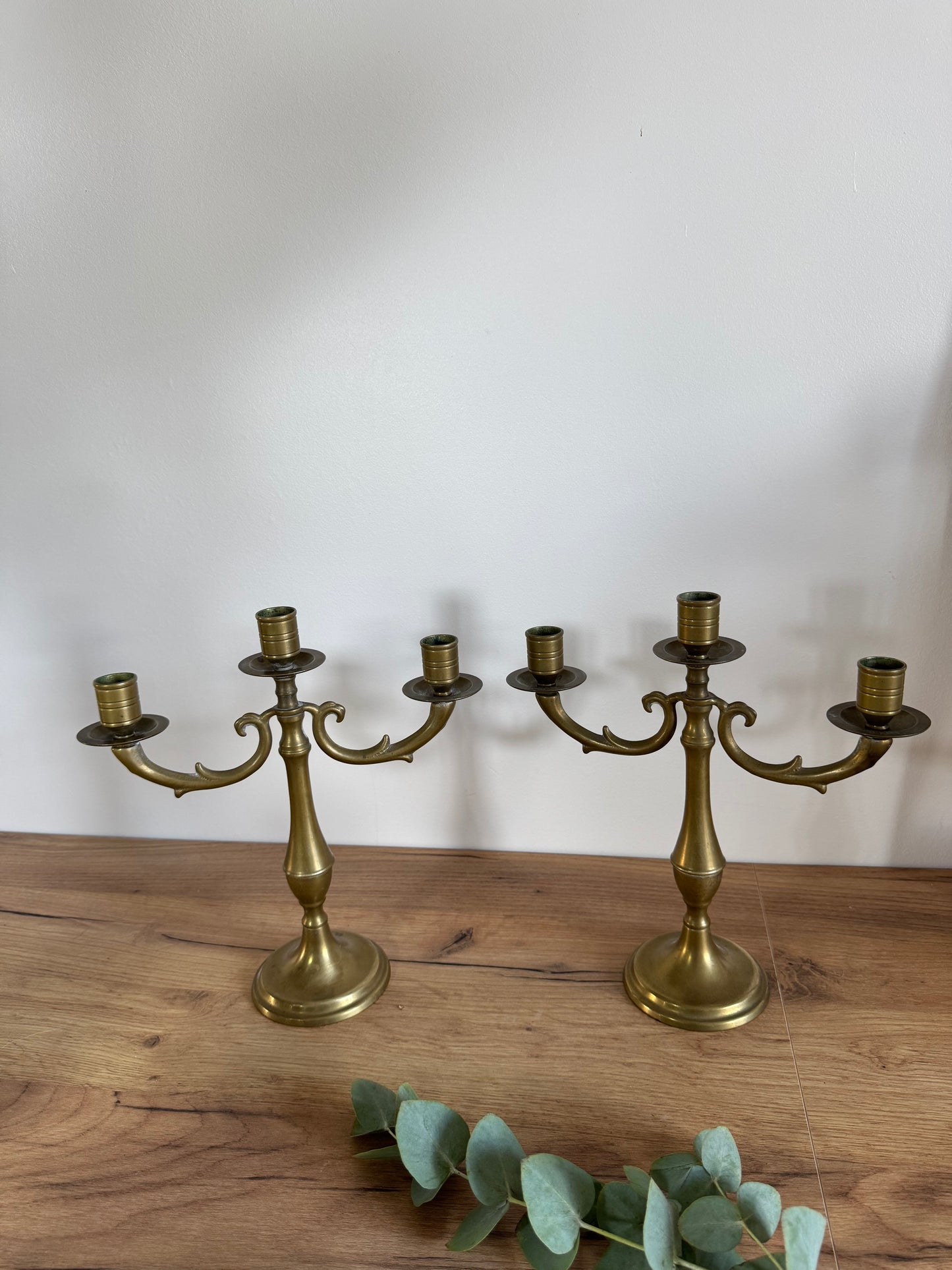 Paire de chandeliers en laiton