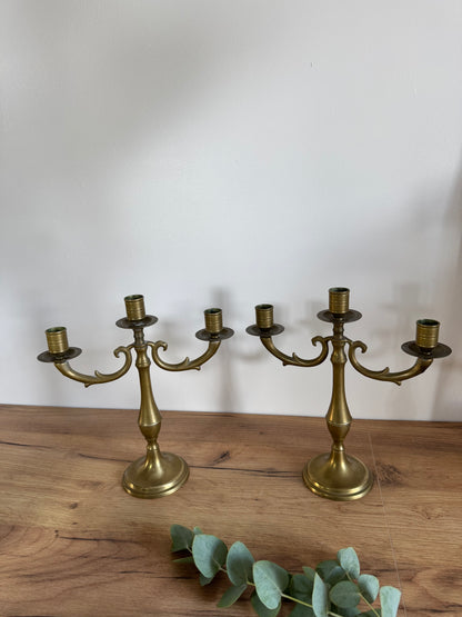 Paire de chandeliers en laiton