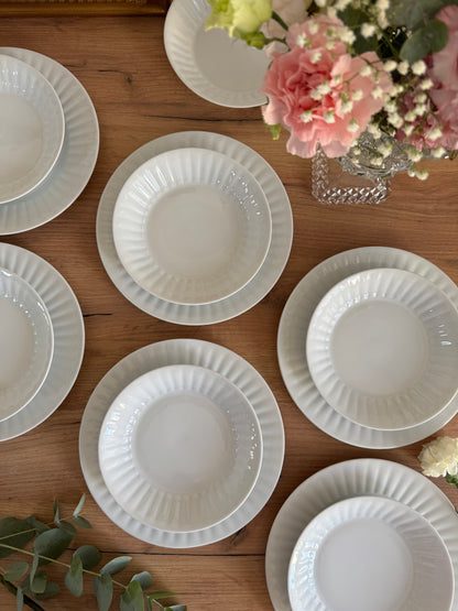 Service assiettes et plats vintage porcelaine