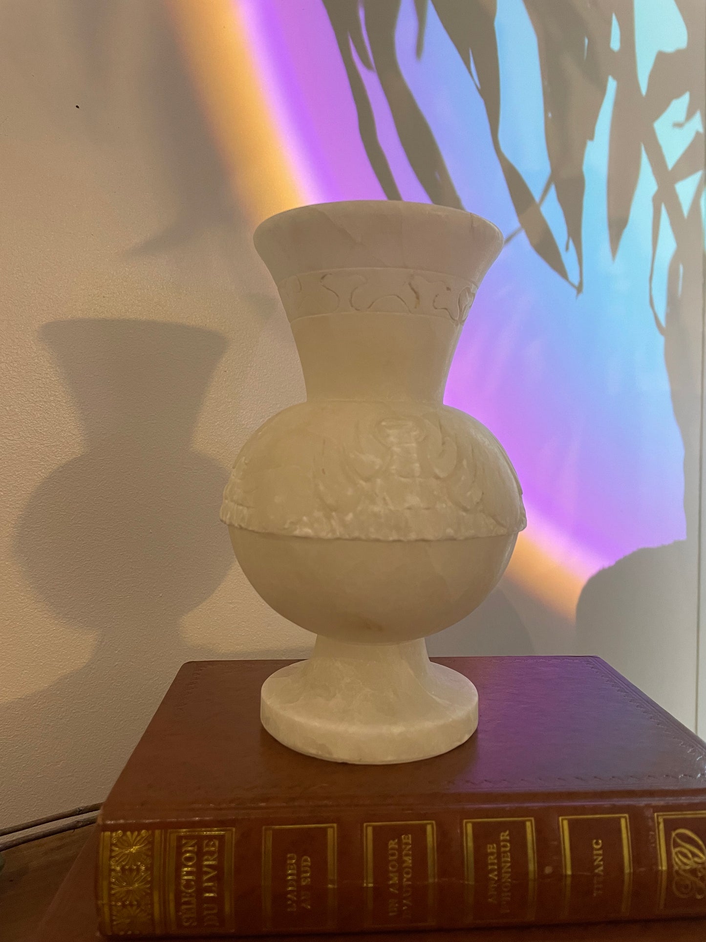 Vase en albâtre