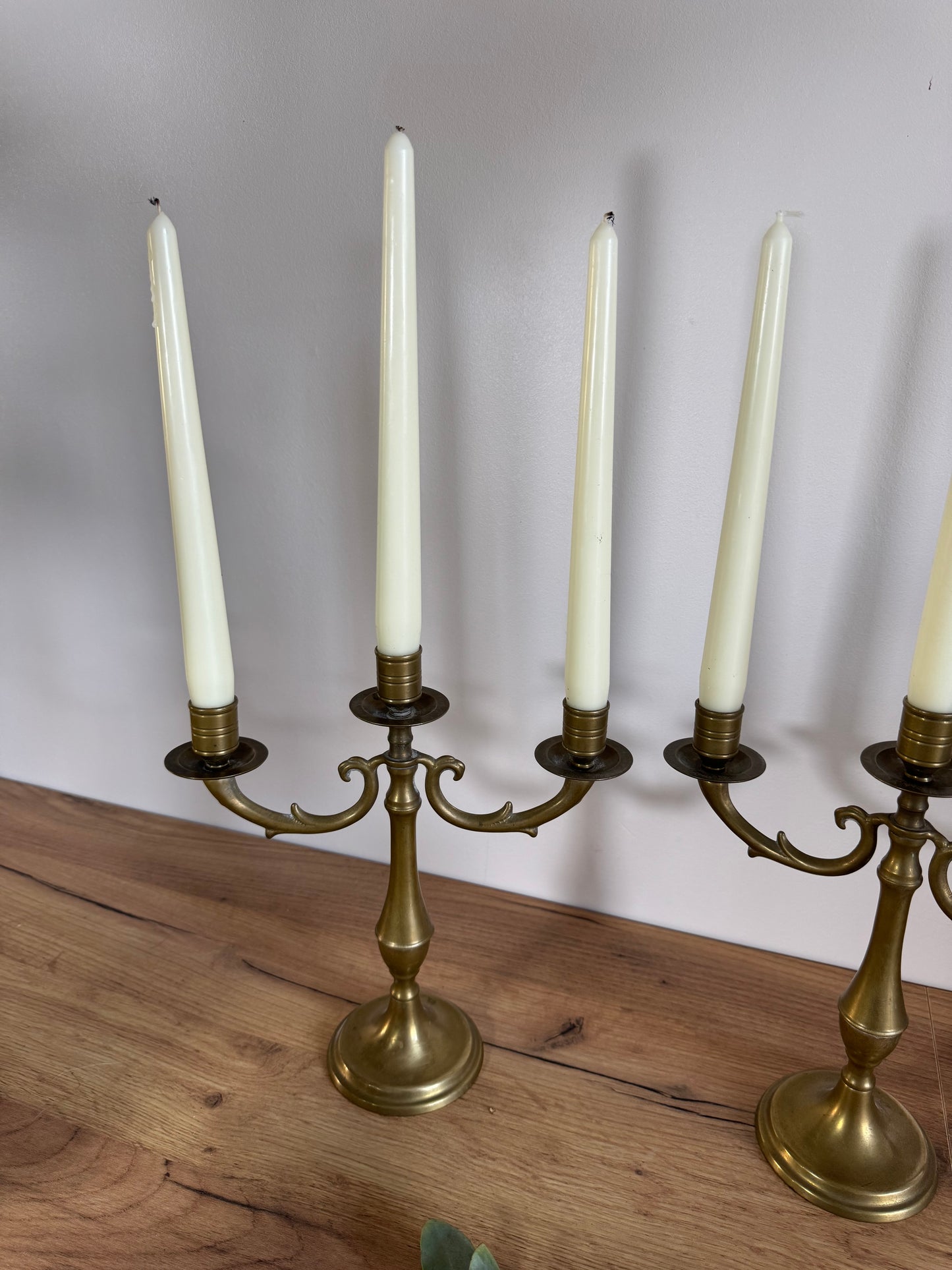 Paire de chandeliers en laiton