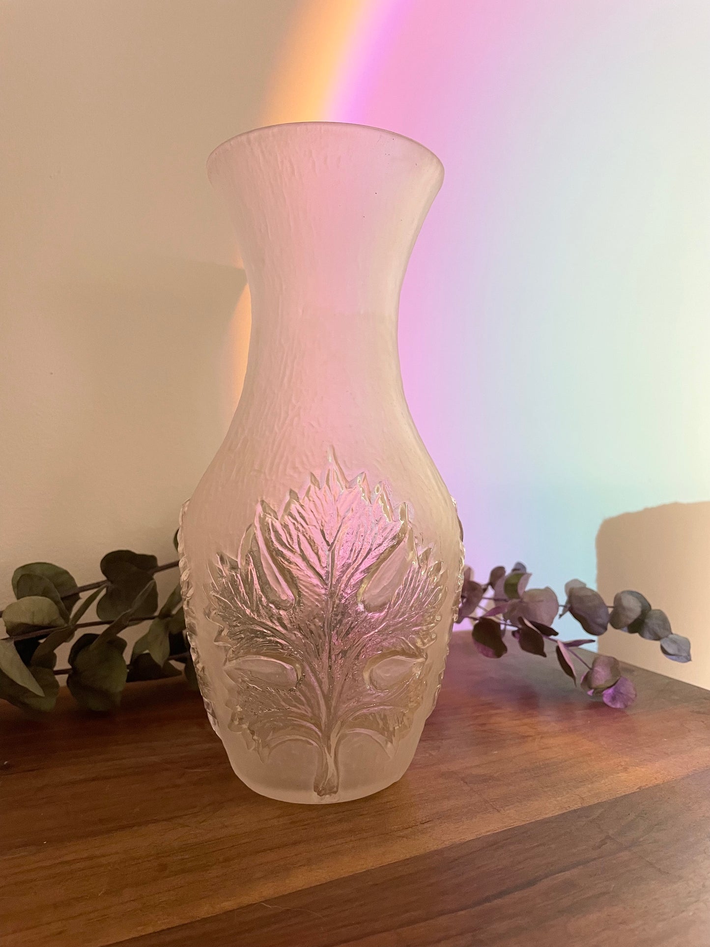 Vase en verre moulé