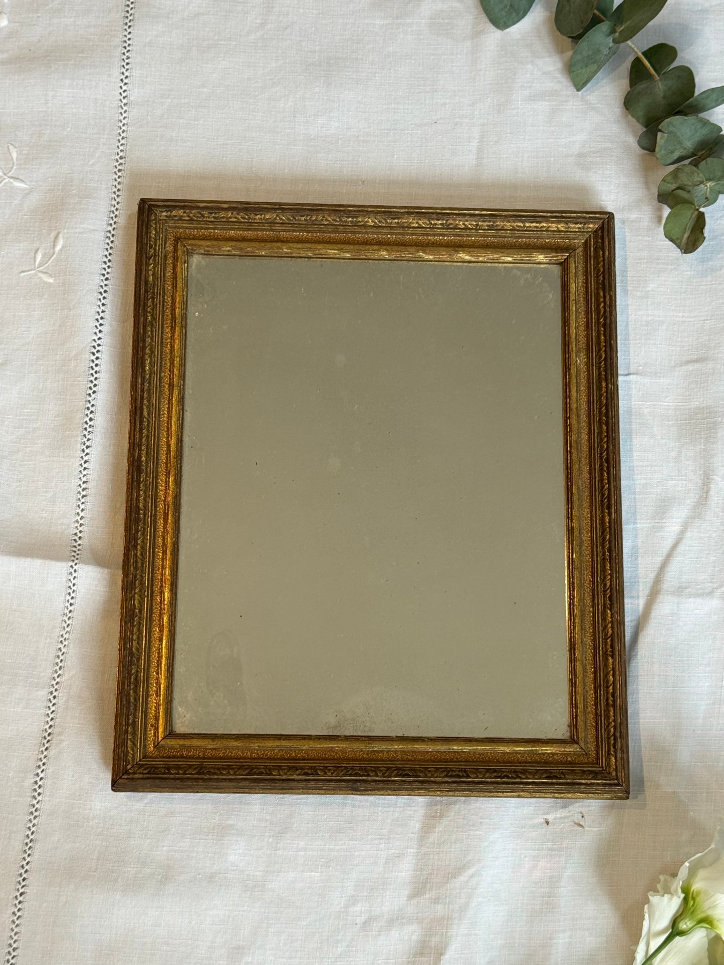 Miroir vintage doré en bois