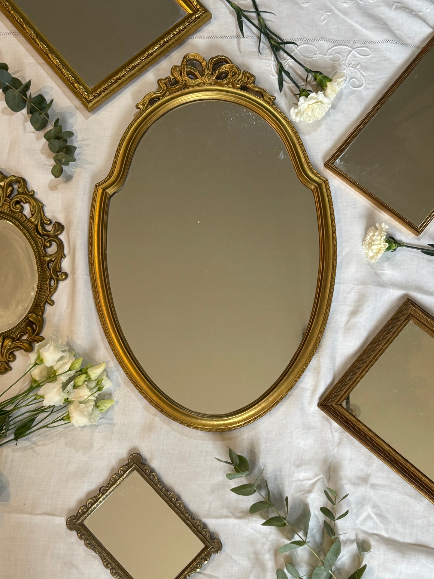Miroir vintage doré en bois