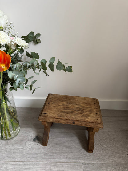 Tabouret en bois brut vintage
